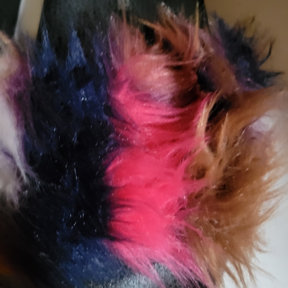 Steve Madden size 8‎ slides multi color fluffy - Picture 3 of 6
